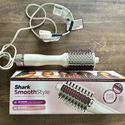 SmoothStyle™ Heated Comb + Blow Dryer Brush