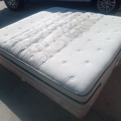 Nice Comfortable Quality King-size Pillow Top Mattress and Box spring (no metal bed frame)