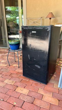 Small Refrigerator with Freezer