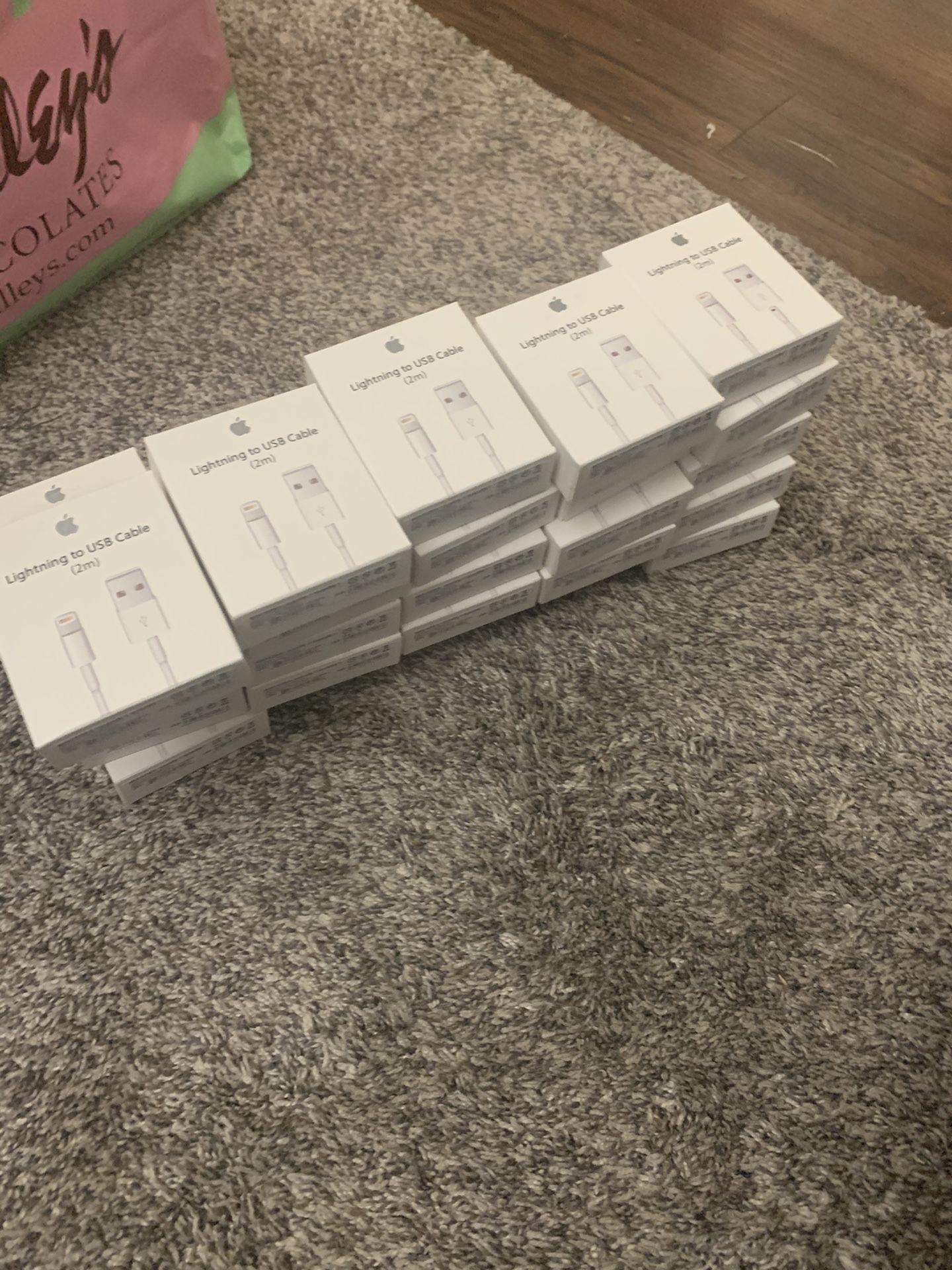 10 Apple chargers and great gifts for tour family