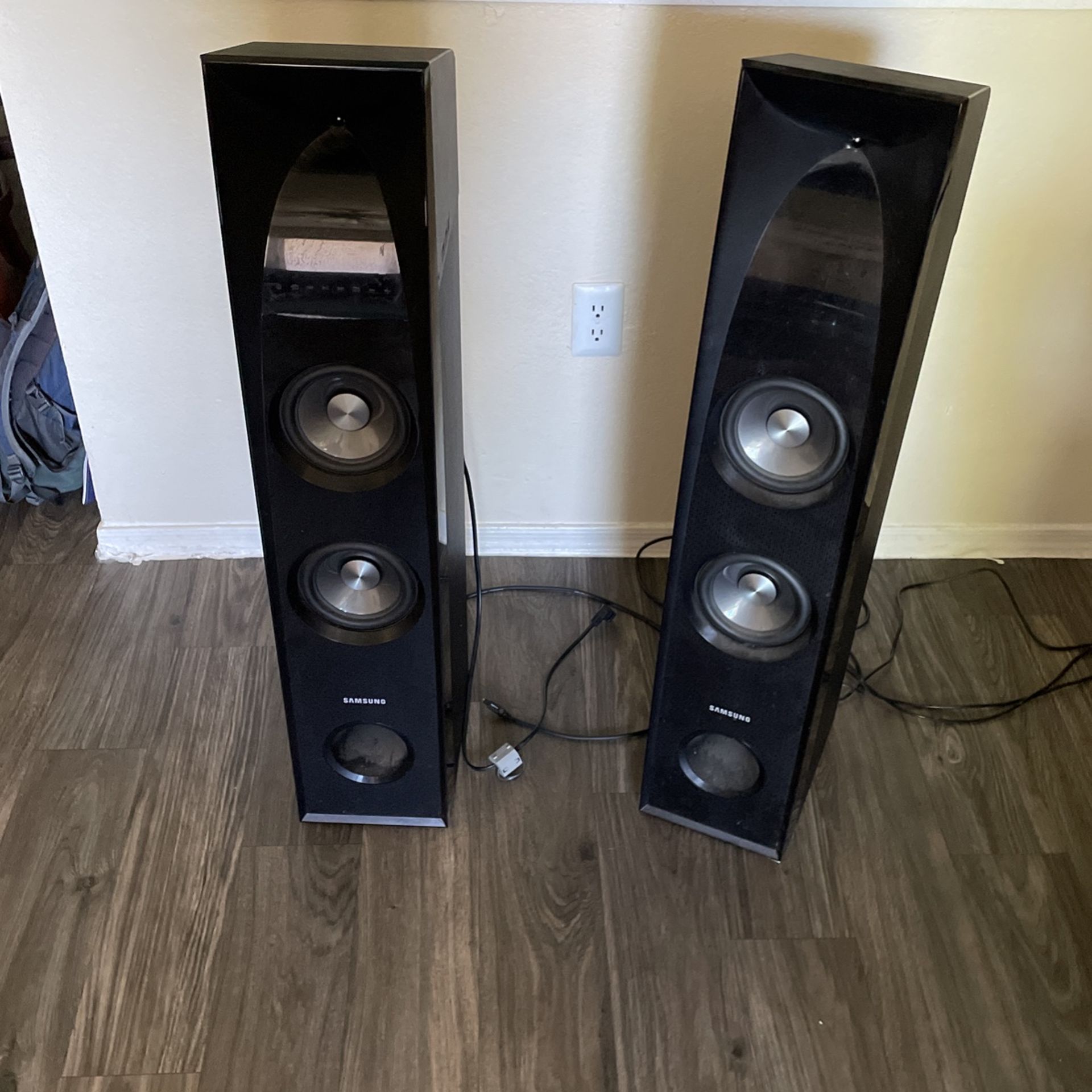 Samsung TW-J5500 Speakers