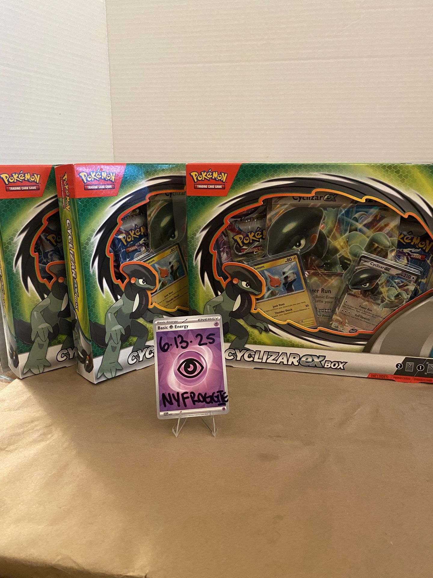 Pokemon TCG Cyclizar EX Box