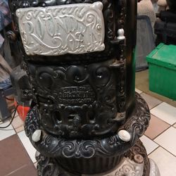 Vintage P.D. Beckwith ROUND OAK Cast Iron Stove  