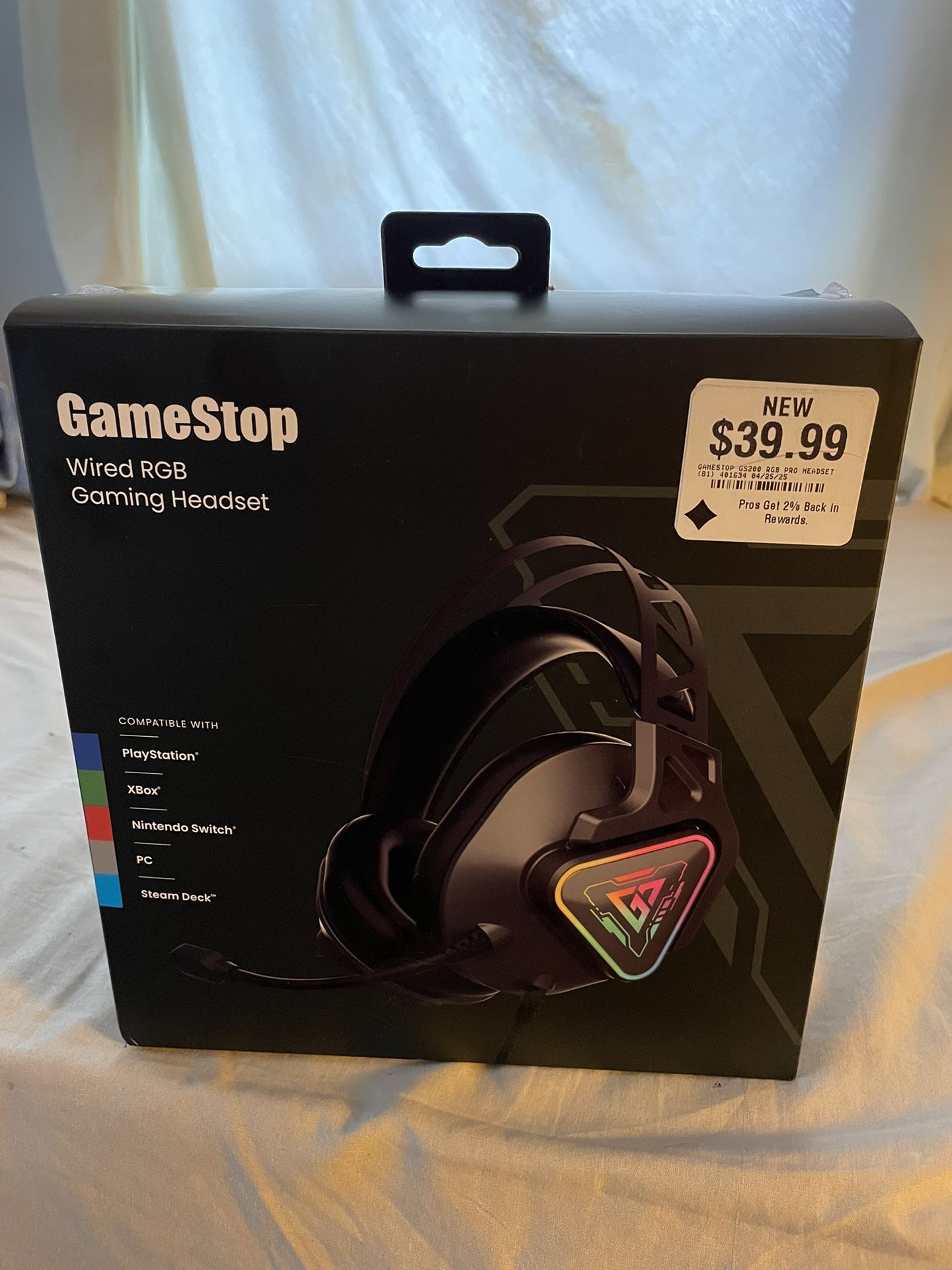 2 Monitors 1080p/ 1 is 120 or more htz and 1 is 60 htz + 1 Game Stop Gaming Headphones 