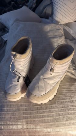 Ugg  white snow boots 7.5