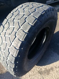 LT285/75R16 Toyo open country At3 Tire (1)