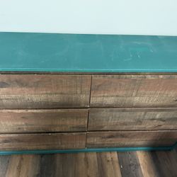 Spacious 6 Drawer Dresser