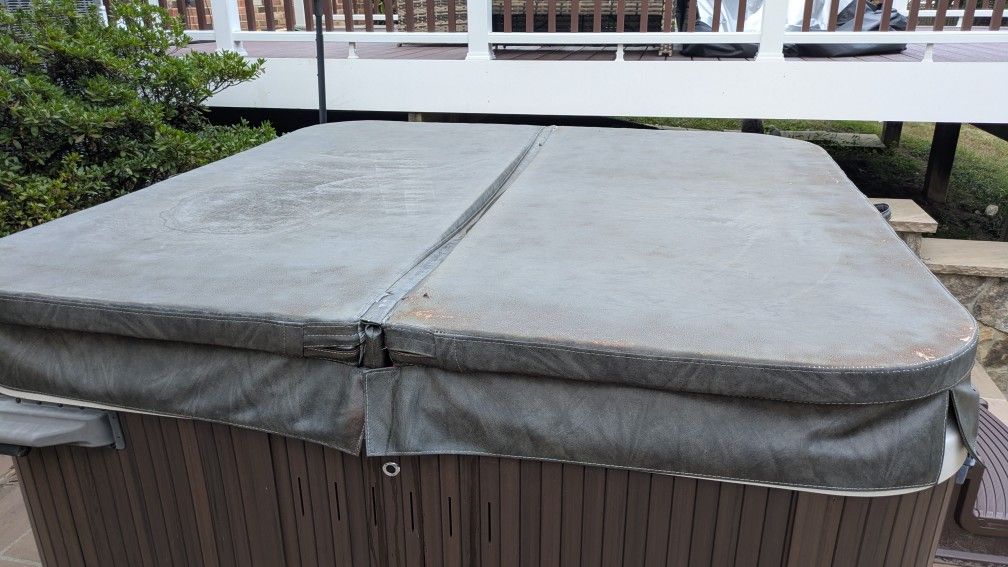 Jacuzzi J-345 Hot Tub