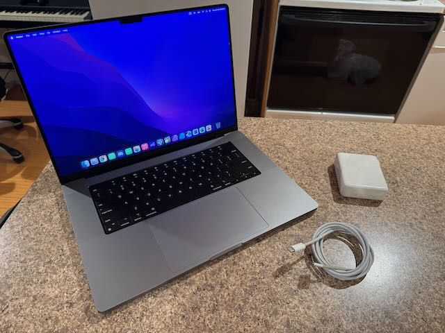 16" M1 Pro Macbook Pro (32gb RAM, 1tb Storage)