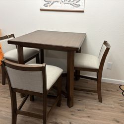Dining Table And 4 Chairs 