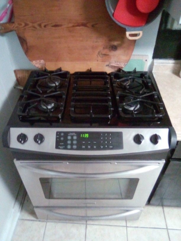 Frigidaire Professional Series Dual Fuel SlideIn Range Stainless Steel