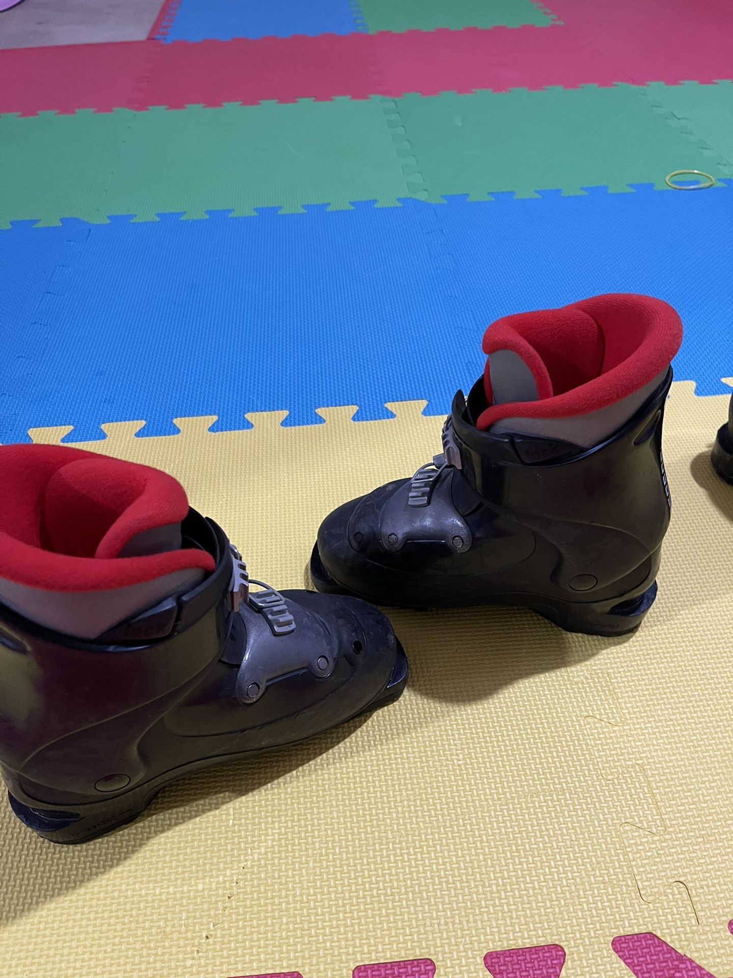 Ski Boots Salomon Kids Size 17-18