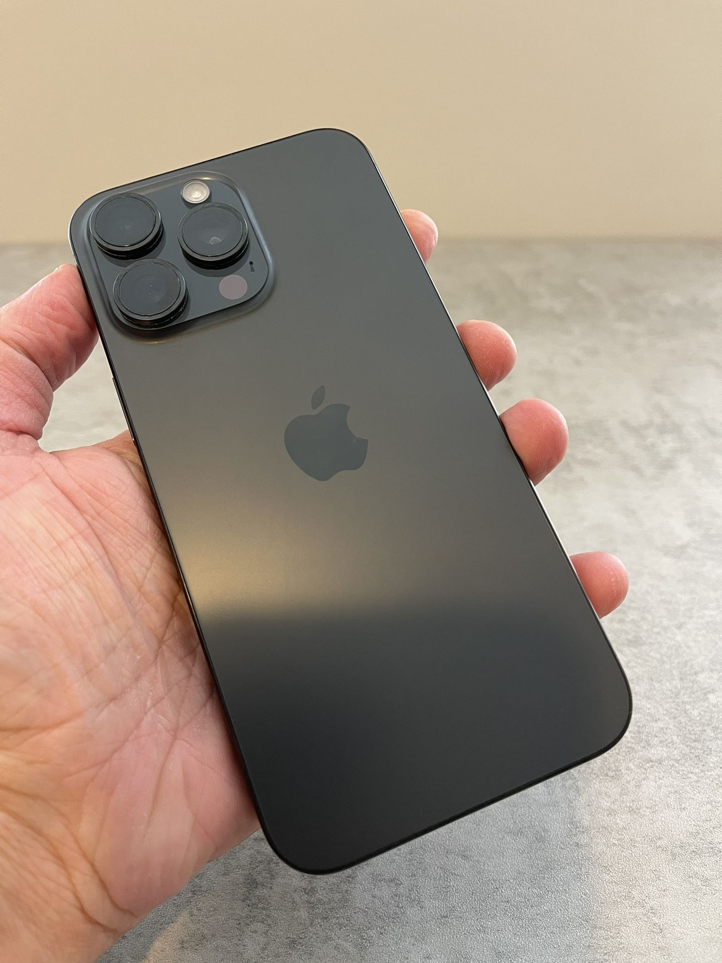 iPhone 15 Pro Max UNLOCKED