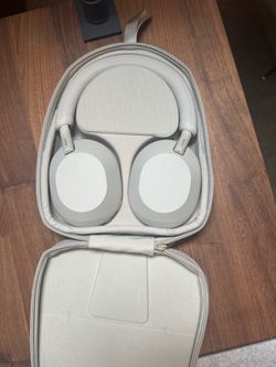 Sony XM5 headphones