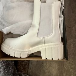 (Brand New) Chunky Lug Sole Platform Boots