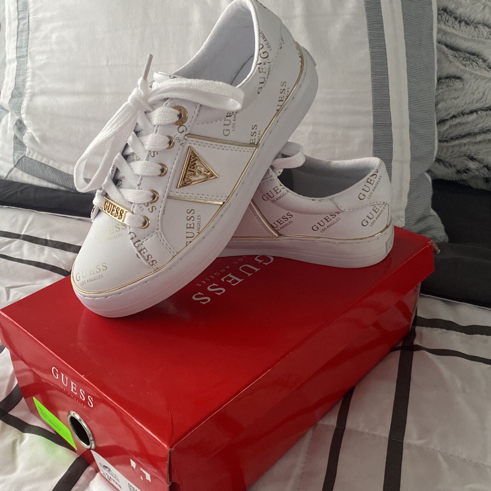 Woman’s Tennis Shoes New Size 6