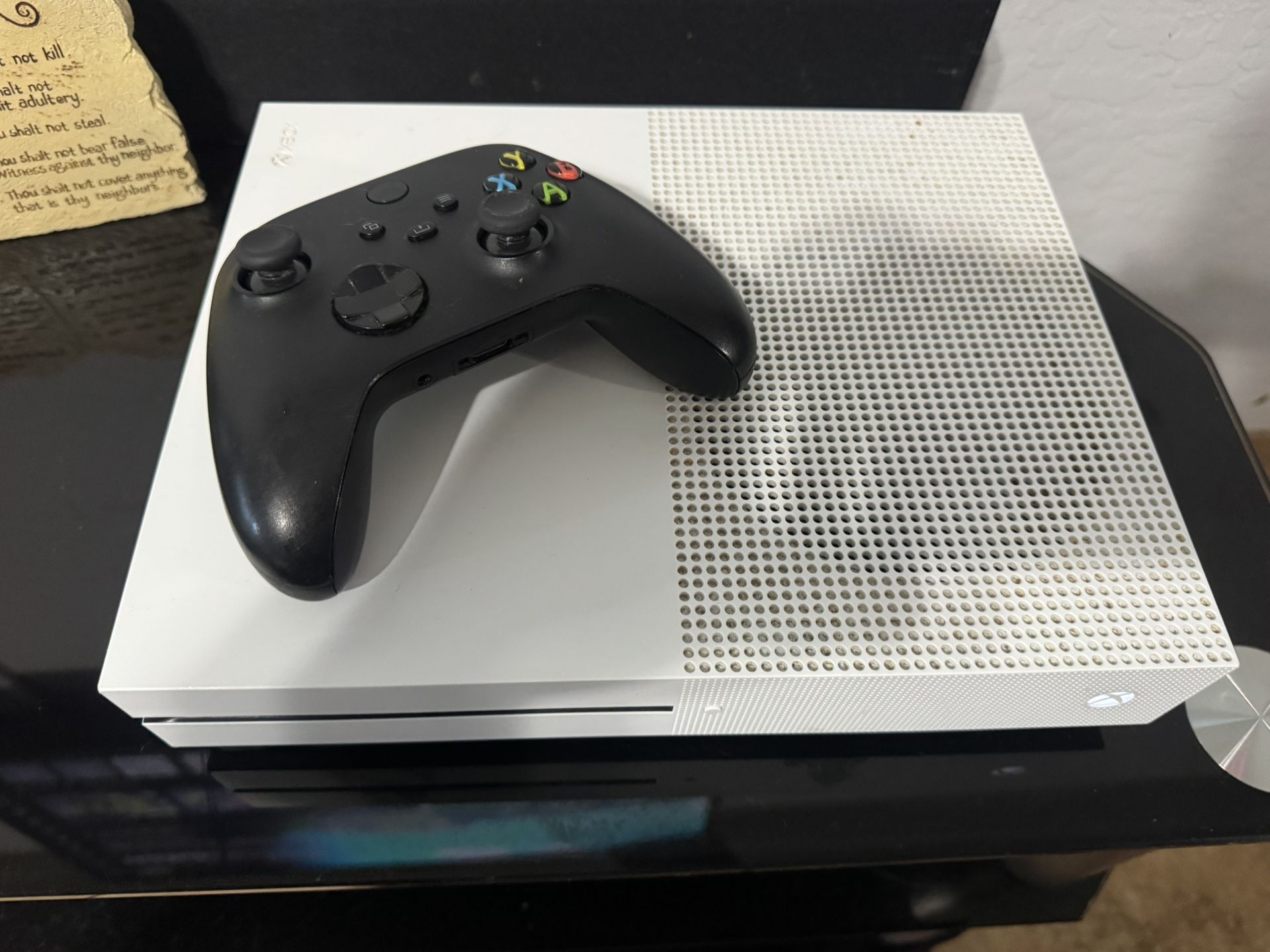 Xbox One S 10+Pre Installed Games