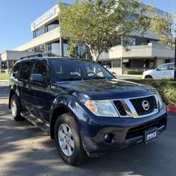 Nissan Pathfinder 3rd Row SUV