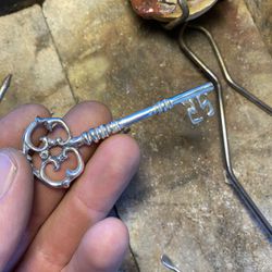 Sterling silver skeleton keys And Rings/bracelets As Eel As Bizentine Link Chains