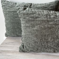 2 Decorative Green Pillows