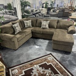 Brand New Brown Sectional Sofa With 3 Throw Pillows 