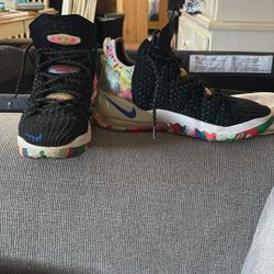 Men's LeBron 18 