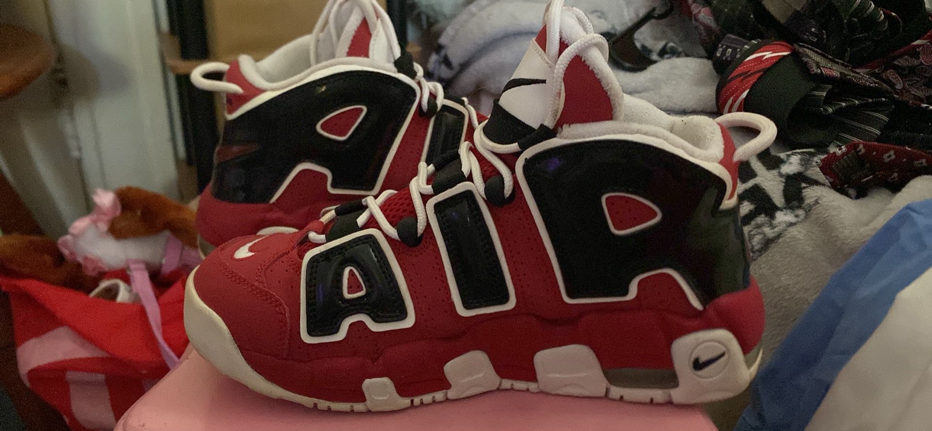 Nike airs sneakers