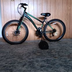 Schwinn Sidewinder Womans Mountian Bike