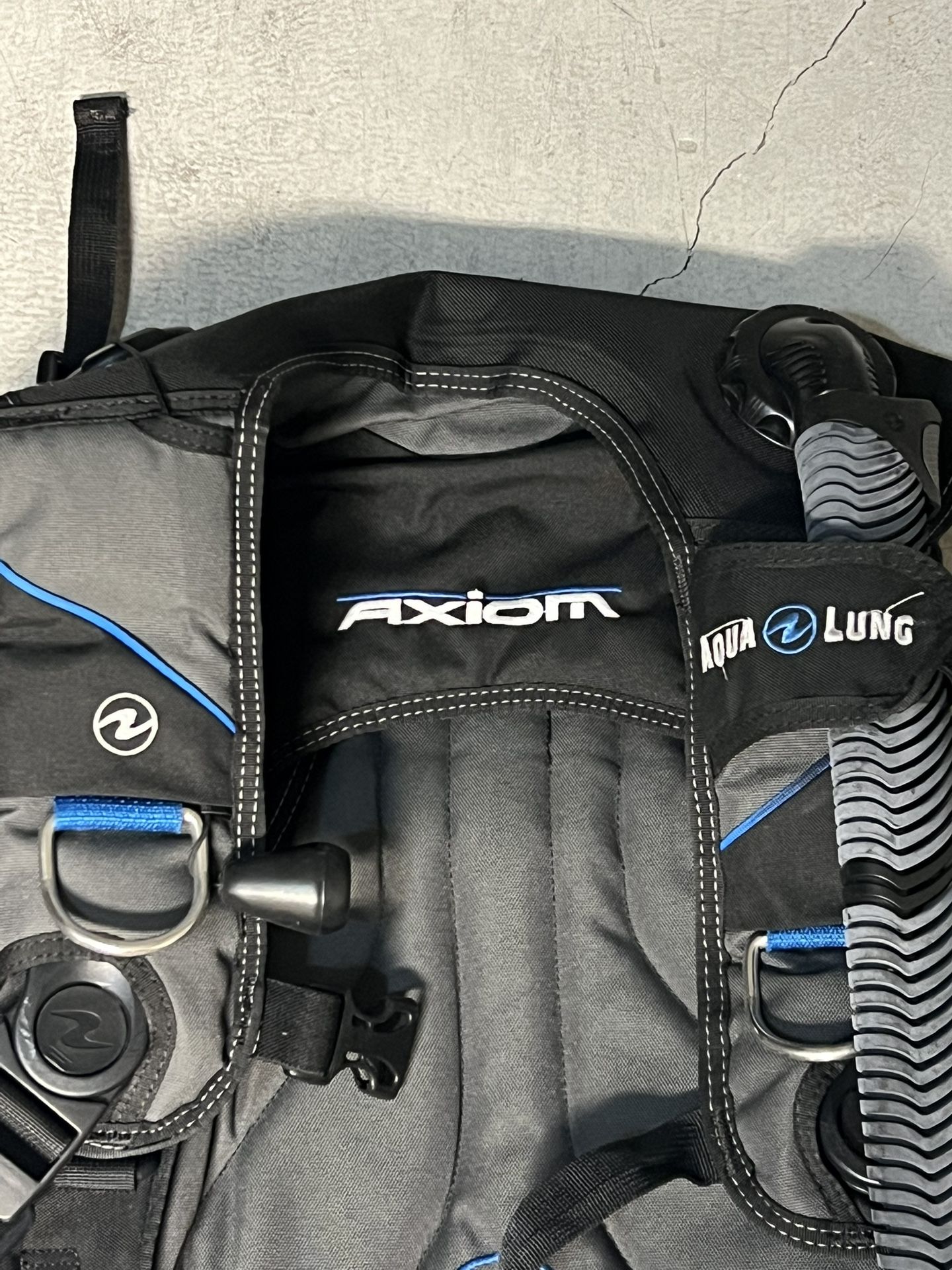 Aqua Lung Axiom BCD Scuba Dive