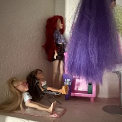 Barbie Set And Dolls An Bratz Minis 