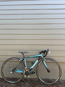 Fuji Supreme RC Women’s Carbon Road Bike – XS 44cm Frame – Lightweight Racing Bicycle