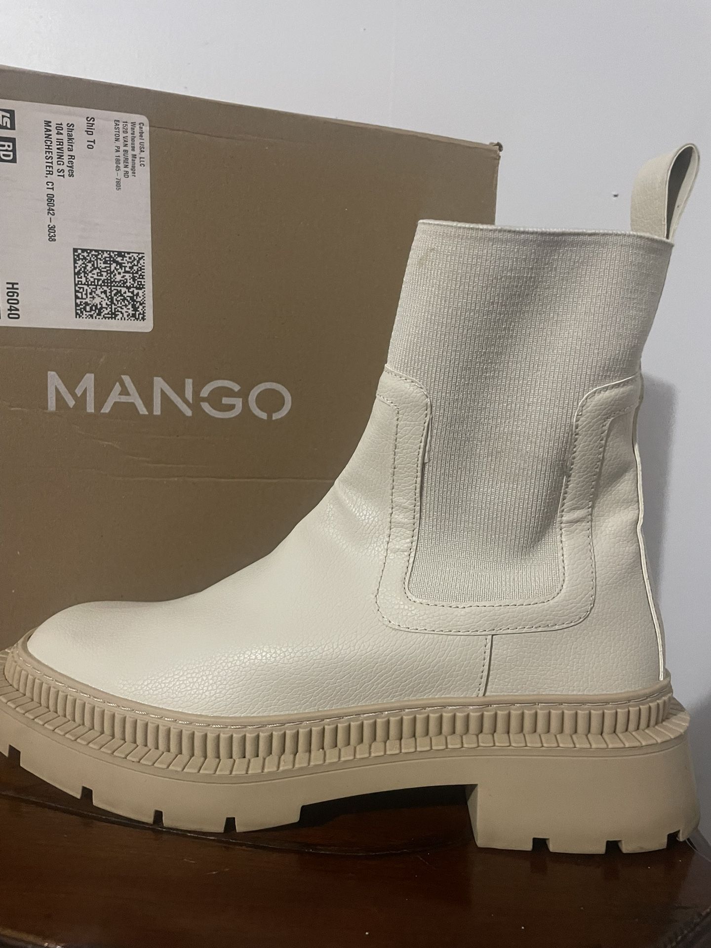 Women Boots Basicallt Brand New