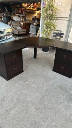 Corner desk