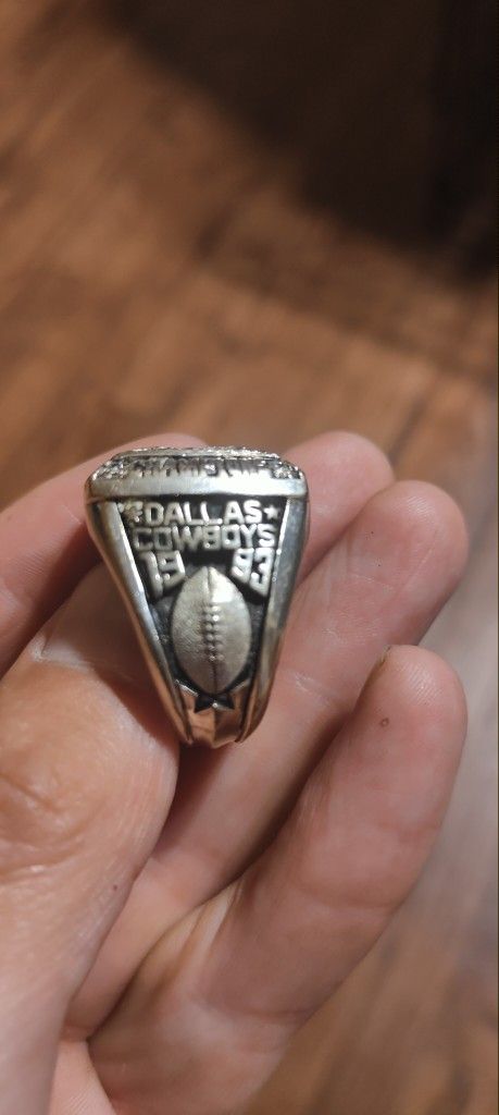 Dallas Cowboys Super Bowl Rings Replicas set Of All 5 Champion rings with  case for Sale in Dallas, TX - OfferUp