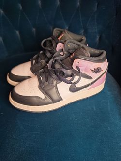 Air Jordan 1 Mid Black/White/Pink Size 5Y / Women’s 6.5