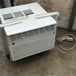 Air Conditioner For Sale. Will Accept 100-200 Talk To Me Less Negotiate.