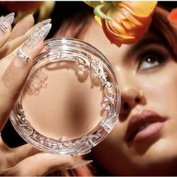 Top seller! KVD Beauty👸🏻✨🍎GOOD APPLE 🍎✨👸🏻Skin-Perfecting Foundation Balm