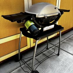 Weber Gas Propane Grill with Rolling Stand