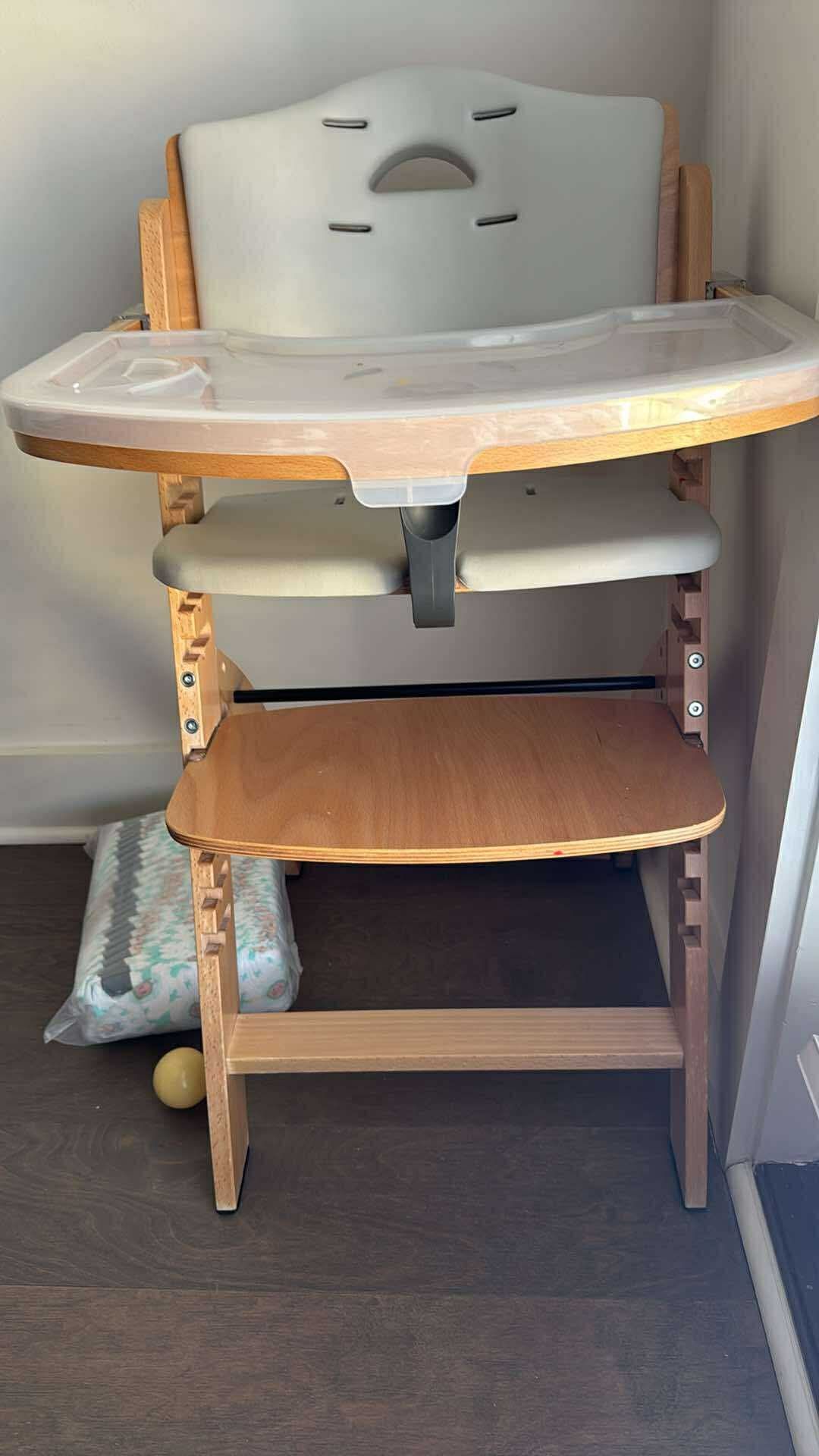 Abiie High Chair