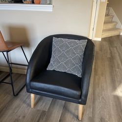 Modern Accent Chair Excellent Condition 