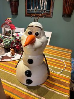 Olaf snow cone maker