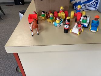 VINTAGE LITTLE PEOPLE