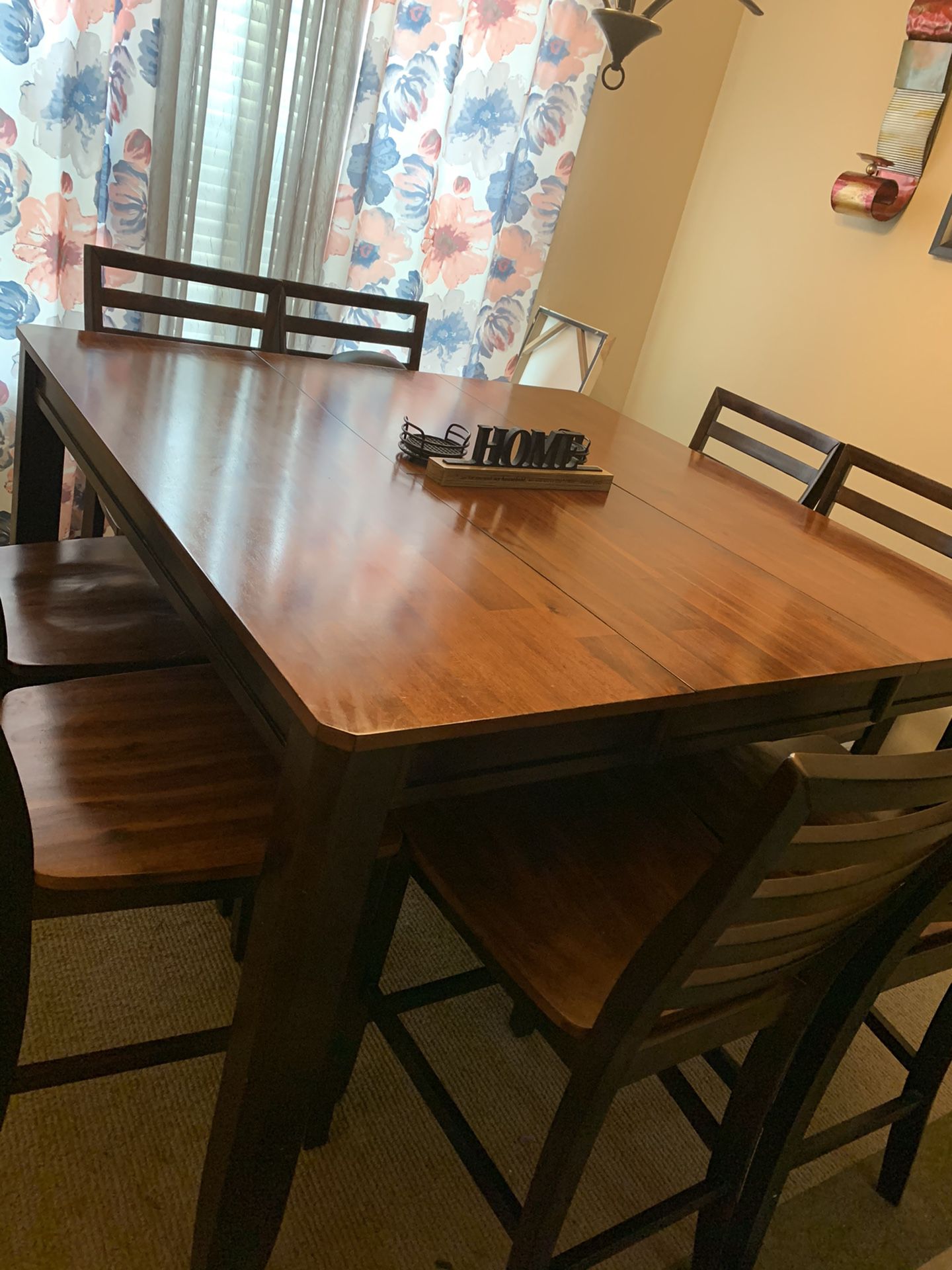 Dining Table with 8 chairs