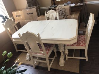 ANTIQUE DINING ROOM TABLE