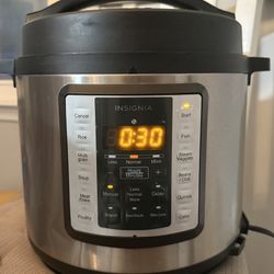 Insignia 6-quart Pressure Cooker