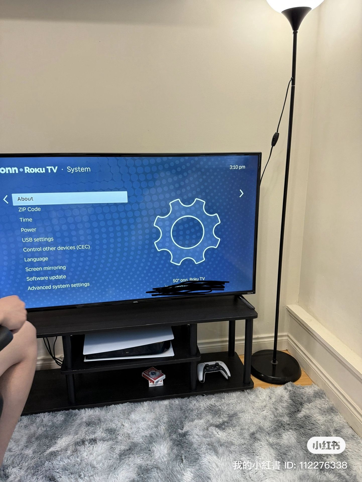 Like New - 50 inch onn roku tv