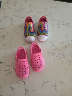 KIDS CAT&JACK OINK SHOES SZ 8 KIDS  AND MULTI-COLOR WATER SHOES SZ 13 KIDS SEE DESCRIPTION