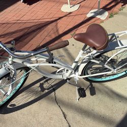 26 SIZE SCHWINN  CLAIRMONT  BIKE (WHITE)