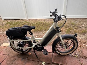 Specialized E Bike Electric Bike, Global Haul ST WORKS PERFECT ONLY 600 obo today only.