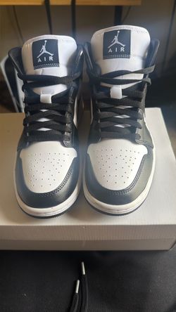 Air Jordan 1 Mid Black White Sneakers/ size: women 8.5 , 7 in men
